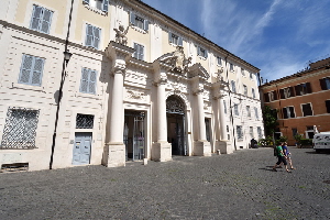 Piazza_di_S_Cecilia-Monastero-omonimo (2)