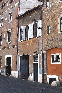 Piazza_di_S_Cecilia-Palazzo_al_n_18