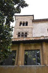 Piazza_di_S_Cosimato-Chiesa_di_S_Cosimato-Campanile