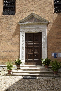 Piazza_di_S_Cosimato-Chiesa_di_S_Cosimato-Ingresso