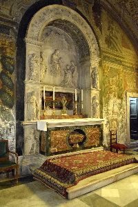 Piazza_di_S_Cosimato-Chiesa_omonima-cap-S_Severa-Altare (24)