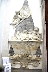 Piazza_di_S_Egidio-Chiesa_omonima-Monumento_di_Petronilla_De_Massimi-1726