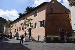 Piazza_di_S_Egidio-Palazzo_al_n_1
