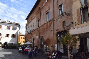 Piazza_di_S_Egidio-Palazzo_al_n_9 (2)
