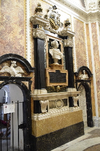 Piazza_di_S_Francesco_a_Ripa-Monumento_a_Laura_Frangipane-1635