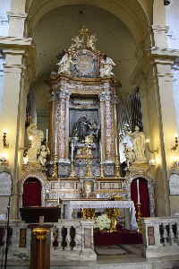 Piazza_di_S_Francesco_di_Assisi-Chiesa_omonima-Altare_maggiore (2)
