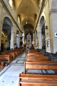 Piazza_di_S_Francesco_di_Assisi-Chiesa_omonima-Navata_centrale (2)