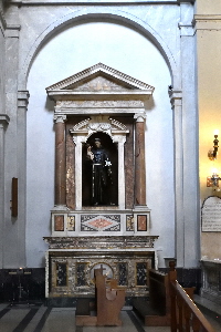 Piazza_di_S_Francesco_di_Assisi-Chiesa_omonima-Navata_sinistra-Altare