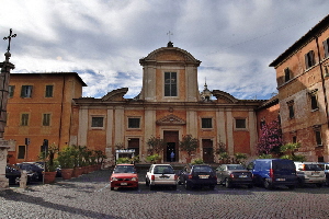Piazza_di_S_Francesco_di_Assisi-Chiesa_omonima