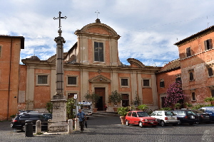 Piazza_di_S_Francesco_di_Assisi-Chiesa_omonima (2)