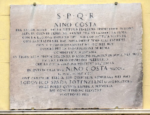 Piazza_di_S_Francesco_di_Assisi-Palazzo_al_n_75-Lapide_a_Nino_Costa-1926