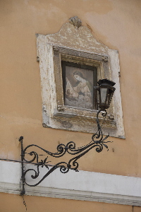 Via_di_S_Francesco_a_Ripa-Palazzo_al_n_161-Edicola