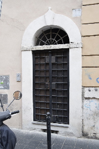 Via_di_S_Francesco_a_Ripa-Palazzo_al_n_17-Portone