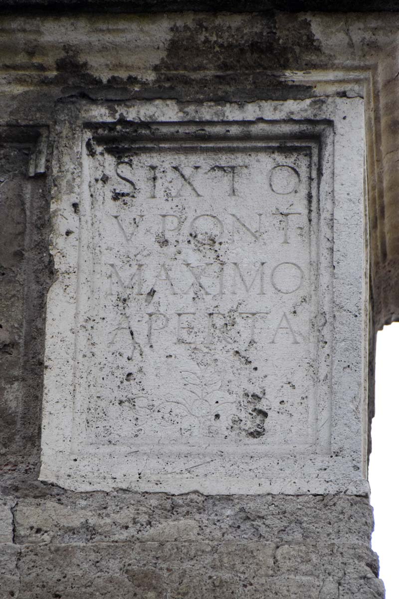 Piazza_di_S_Onofrio-Lapide_Sisto_v-1588