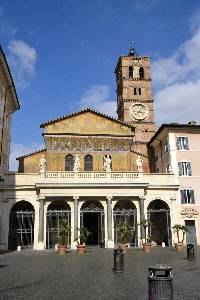 Piazza_di_S.Maria_in_Trastevere-Basilica_omonima (3)
