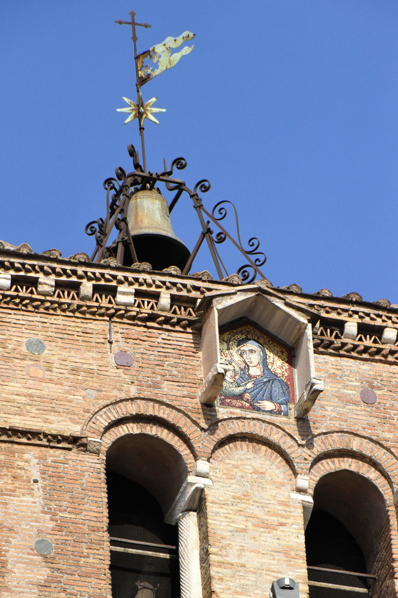 Piazza_di_S.Maria_in_Trastevere-Basilica_omonima-Campanile (2)