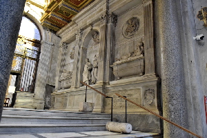 Piazza_di_S.Maria_in_Trastevere-Basilica_omonima-Mon_card_Francesco Armellini-1524