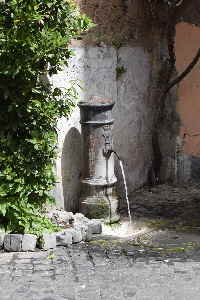 Piazza_di_S_Giovanni_della_Malva-Fontanella