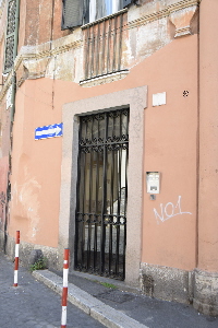 Piazza_di_S_Giovanni_della_Malva-Palazzo_al_n_1-Portone