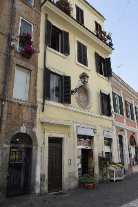Piazza_di_S_Giovanni_della_Malva-Palazzo_al_n_5
