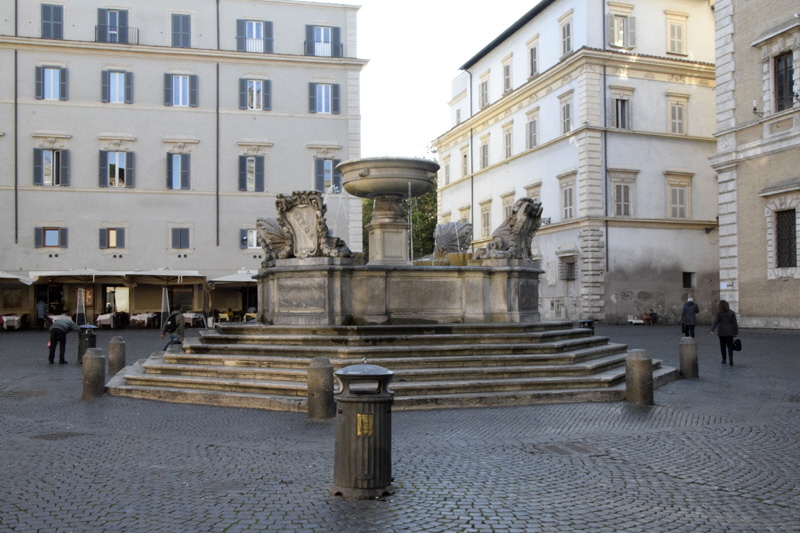 Piazza_di_S_Maria_in_Trastevere-Fontana (8)