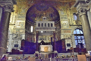 Piazza_di_S_Maria_in_trastevere-Basilica_omonima-Altare_maggiore (3)