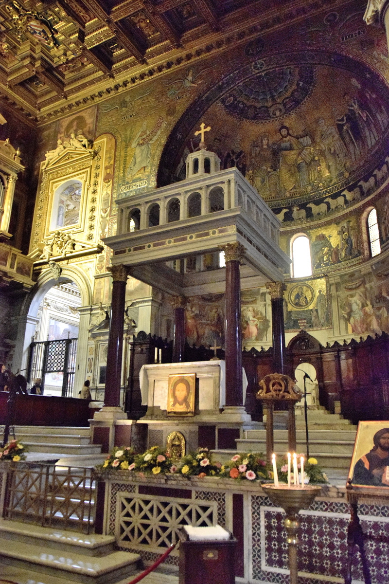 Piazza_di_S_Maria_in_trastevere-Basilica_omonima-Altare_maggiore (5)