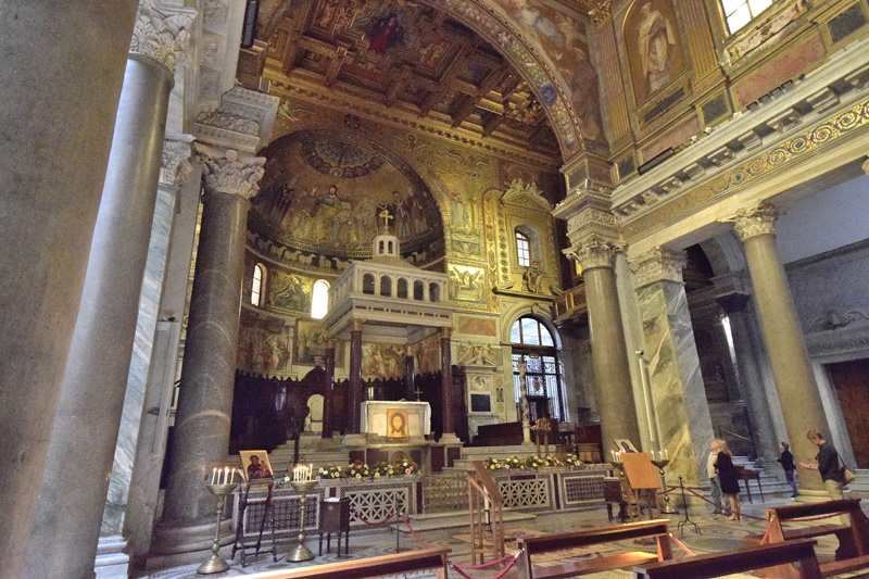 Piazza_di_S_Maria_in_trastevere-Basilica_omonima-Altare_maggiore (7)