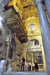 Piazza_di_S_Maria_in_trastevere-Basilica_omonima-Cappella_Altemps-Ingresso