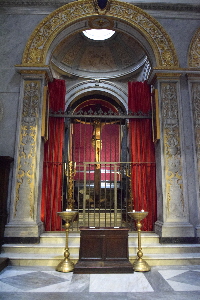 Piazza_di_S_Maria_in_trastevere-Basilica_omonima-Cappella_del_Crocifisso-400 (2)