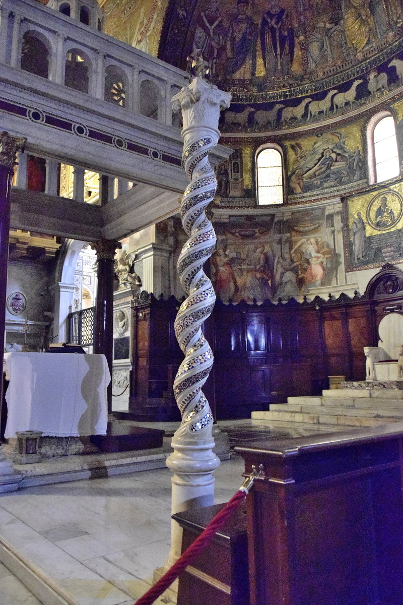 Piazza_di_S_Maria_in_trastevere-Basilica_omonima-Cero_pasquale