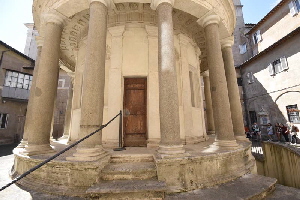 Piazza_di_S_Pietro_in_Montorio-Chiesa_omonima-Tempio_Bramante (2)