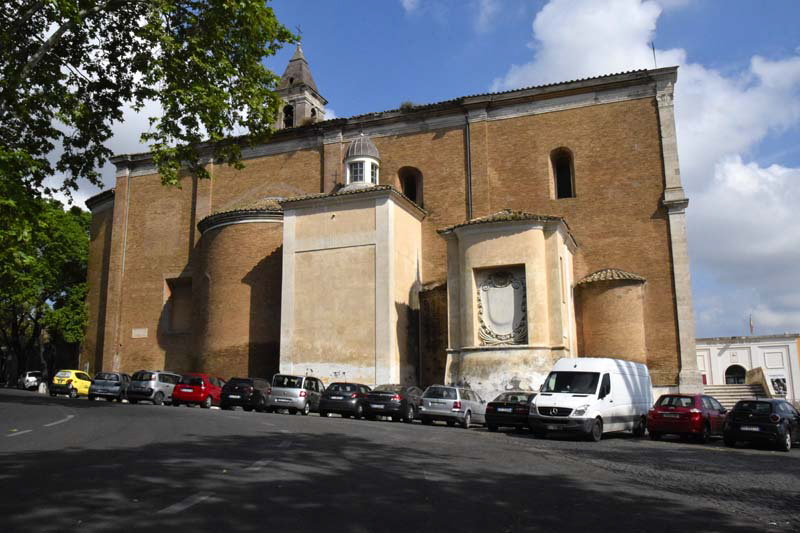 Piazza_di_S_Pietro_in_Montorio-Fianco_Basilica