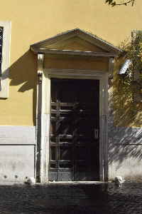 Piazza_di_S_Ruffina-Chiesa_omonima-Ingresso