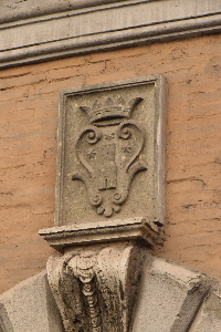 Salita_di_S_Onofrio-Palazzo_al_n_12Stemma