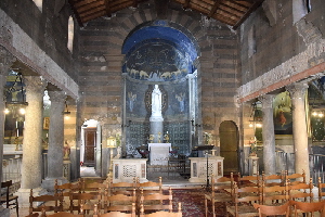 Vicolo_di_S_Maria_in_Cappella-Chiesa_omonima-Altare_maggiore (7)