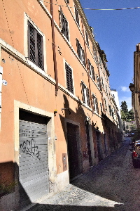 Vicolo_di_S_Onofrio-Palazzo_al_n_9
