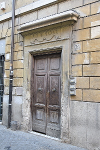 Via_dei_Vascellari-Palazzo_al_n_26-Portone