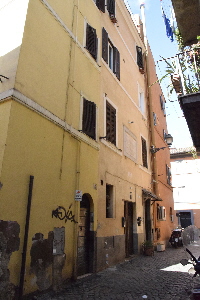 Vicolo_della_Torre-Palazzo_al_n_15