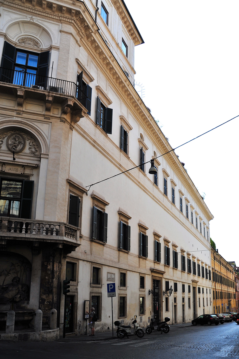 Via_IV_Fontane-Palazzo_del_Drago