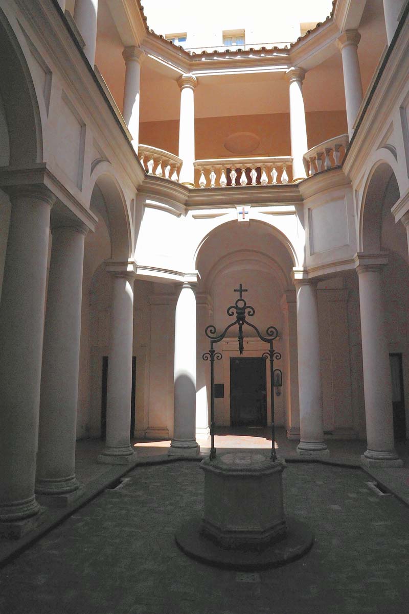 Via_del_Quirinale-Chiesa_di_S_Carlo_al_Quirinale-Chiostro