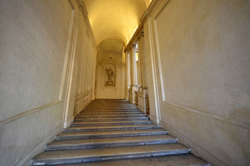 via_Quattro_Fontane-Palazzo_Barberini-Scalone