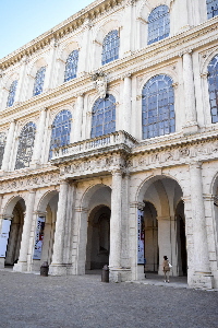 via_Quattro_Fontane-Palazzo_Barberini-ingresso