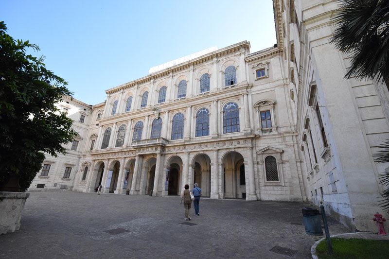 via_Quattro_Fontane-Palazzo_Barberini (4)