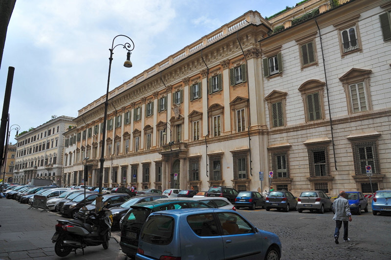 Piazza_SS_Apostoli-Palazzo_Odescalchi (7)