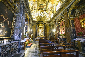 Piazza_dei_Crociferi-Chiesa_S_Maria_in_Trivio