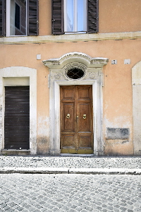 Piazza_dei_Crociferi-Palazzo_al_n_3-Portone