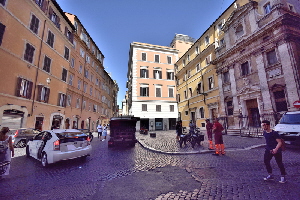 Piazza_dei_Crociferi_01