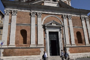 Piazza_della_Madonna_di_Loreto-Chiesa_omonima