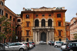 Piazza_della_Pilotta-Palazzo_Muti_Papazzurri